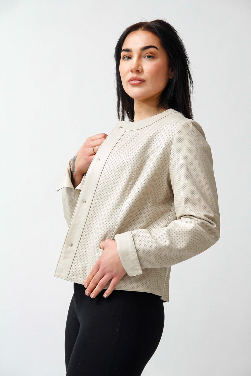 Kurzer Sommer Damen Lederbolero aus Lammnappa perforiert in beige