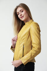 Damen Bikerstyle Lederjacke aus Lammnappa in gelb mit Stehkragen