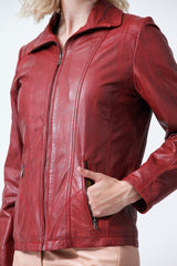 Kurze sportliche Lederjacke aus Lammnappa in rot vintage Look tailiert