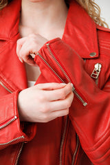 Damen Biker Lederjacke Rot Lammnappa mit Steppnähte und viele Zipper