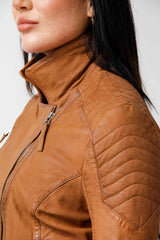 Kurze Damen Nubuk Lederjacke im Biker Style tailliert in Cognac