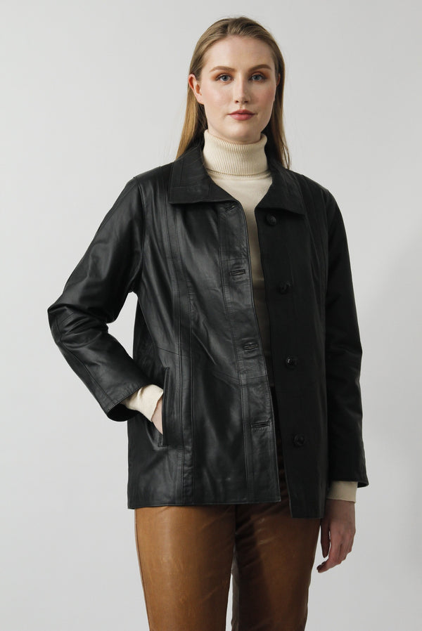 Lange Damen Lederjacke in schwarz aus Lammnappa hochschließbar zum Knöpfen 